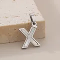 Élégant pendentif 'X' en acier inoxydable argenté avec incrustation en nacre blanche - Pendentif Lettre X (KP115562-K)