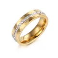 Elegante anello in acciaio dorato con trama martellata e cristalli bianchi incastonati - Taglia 7 / Stile da Uomo Oro (KR35833-K)