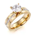 Anello in acciaio al titanio dorato con trama a martello e dettaglio CZ - Taglia 7 / Stile da Donna Oro (KR35834-K)