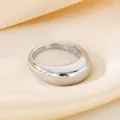 Bague dôme minimaliste en acier inoxydable argenté poli avec un design très effilé - US 5 / Style Poli Miroir Dôme de 10 mm de Large (KR1088037-K) / Acier