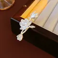 Eleganter matt silberner Magnolienblütenring für Damen, erstklassiges Vintage-Schmuckstück - Silberstift-Silber (Einzelnes Linkes Ohr) / Silber (Einzelnes Linkes Ohr)