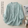 Camicia estiva da donna in cotone e lino con ricamo e collo alla coreana verde chiaro - M / Blu