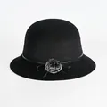 Chapeau cloche élégant en fausse fourrure noire pour femme avec pompon décoratif chic - Noir (Pompon Unique)