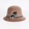 Chapeau cloche marron en feutre de laine pour femme avec ruban noir et deux pompons en fourrure - Marron (Double Pompon)