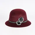 Chapeau cloche d'hiver bordeaux en fausse fourrure avec pompons et ruban ondulé - Rouge Vin (Double Pompon)