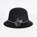 Chapeau cloche d'hiver noir élégant pour femme avec garniture argentée et pompons - Noir (Double Pompon)