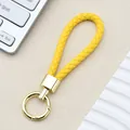 Portachiavi in pelle PU gialla intrecciata con anello a molla dorato e maglia metallica - Fibbia Intrecciata con Anello a Molla / Giallo