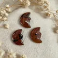 Colgantes de obsidiana caoba tallados a mano con diseño de cara de luna creciente - Obsidiana Caoba