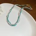 Collana a tre fili fatta a mano con perle bianche e perline di vetro verdi e viola - Collana N. 55 - Bianca - Viola - Verde