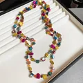 Collana di perline di vetro colorate fatte a mano su un vassoio portagioie bianco - Collana N. 62 - Giallo - Blu - Viola
