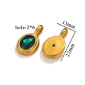 Detail van groene ovale steen hanger met afmetingen 23x13mm en gefacetteerde afwerking - Gouden Ovale Hanger - Donkergroene Zirconia