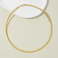 Minimalistische goldene Schlangenkette für Damen mit sicherem Karabinerverschluss - Gold