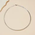 Elegante silberne flache Schlangenkette im minimalistischen Titanstahl-Stil - Silber