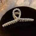 Pince à cheveux élégante en métal doré avec perles d'imitation et design croisé sur plateau - Style Croisé Perle