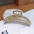 Pince à cheveux dorée ornée de trois rangées de perles blanches et de strass scintillants - Croissant de Lune avec Perles et Strass