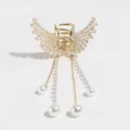 Pince à cheveux aile dorée ornée de perles avec des pompons en perles élégants - Ailes de Papillon à Gland en Perles