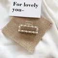 Pince à cheveux rectangulaire dorée sertie de perles et strass sur lin doux - Petite Perle et Strass Carré