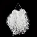 Détail d'une barbe de Père Noël blanche bouclée avec élastique pour déguisement - Grande Barbe 60g