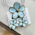 Light blue plumeria hair claw clip set with gold edges on jewelry display card - Gold-rimmed Buckle Five-petal Flower Lake Blue Set (including Card)