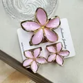 Pink plumeria hair claw clip set with gold edges on fashion jewelry card - Pink Set With Gold-rimmed Buckles (including Card)