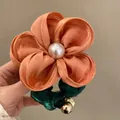 Coletero floral de satén rosa naranja con perla grande y banda elástica verde - 3#【naranja】goma Para El Cabello De Flor De Perlas De Alta Gama