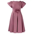 Details der eleganten Taille mit handgefertigten Blumen auf dem rosa Mädchenkleid - S / Lotusrosa