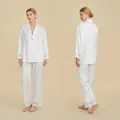 Ensemble de pyjama en satin blanc perle pour femme avec bordure en dentelle élégante - S / Blanc
