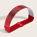 Detail van rode elastische riem met metalen versieringen en gouden drukknoopsluitingen - L / Rood