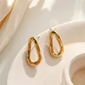 Minimalistische geometrische titanium stalen oorbellen met gesmolten lavatextuur - Geometrische Ovale Knopjes / Goud