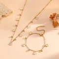 Vista dettagliata del set collana e bracciale in acciaio dorato 18k con cuori - Collana e Bracciale Cuore Conchiglia Bianca (D310+T806) / Oro