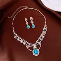 Detailansicht von Halskette und Ohrringen Set mit hellblauen Wassertropfen-Steinen - Halskette Und Ohrring Set / Blau