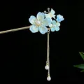Traditionelle Hanfu Haarnadel mit hellblauen Blumen und weißen Schmetterling Quasten - Hellblaue Blume Schmetterling Perle Quaste (2553) / Hellblau