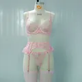 Détails de broderie florale rose et dentelle sur un ensemble de lingerie en résille - S / Rose