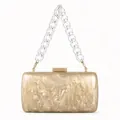 Detail van champagne acryl avondtas met parelmoer marmeren textuur en ketting - Khaki