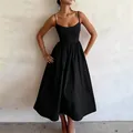 Détail de la robe noire élégante à taille haute avec ourlet large et fines bretelles réglables - 3XL / Noir