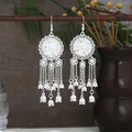 Orecchini etnici Miao in argento con lunghe nappe e fiori traforati e campanelli - Nappa a Campanello con Base a Petalo Traforata (E8269) / Argento