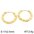 Orecchini a cerchio in acciaio inossidabile dorato con motivo a rombi da 17x2,5mm - Cerchio con Frammenti d'Argento a Rombi (KE122780-GC)