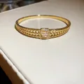 Vergoldetes Armband mit Kettendesign und rechteckigem Element mit Diamantbesatz - Rechteckige Dekorschnalle / Gold