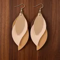 Pendientes retro de cuero con hojas de arce y borlas largas de estilo bohemio - Estilo Efecto Piel Superpuesta Caqui (3363)