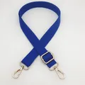 Bandoulière réglable en toile bleu roi avec mousquetons métalliques de couleur dorée - Bleu Klein