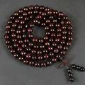 Poliertes dunkelrotes Sandelholz Buddhistische Gebetskette mit Goldstern-Textur - Schwarz-Rot-Goldstern [Glasiges Finish] Mehrreihiger Stil / 8mm