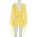 Elegantes gelbes figurbetontes Minikleid mit V-Ausschnitt und Cape-Ärmeln aus Netz - S / Gelbes Urlaubsset
