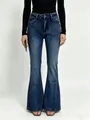Dettaglio ravvicinato di jeans a zampa blu scuro lavato con vita alta e trama denim - S / Blu scuro