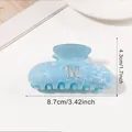 Pince à cheveux bleue marbrée en acrylique avec lettre M argentée et paillettes - Pince à Cheveux Bleu Marbré Lettre M Argent