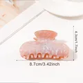 Pince à cheveux effet marbre rose avec lettre K argentée et finition pailletée - Pince à Cheveux Pêche Marbré Lettre K Argent