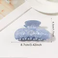Pince à cheveux en acrylique bleu avec texture marbrée, lettre A argentée et paillettes - Pince à Cheveux Bleu Marbré Lettre A Argent