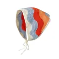 Boho Häkel-Kopftuch mit lebhaften blau, weiß, orange und roten Wellenstreifen - Einheitsgröße / Regenbogenwelle Orange