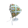Handgefertigtes Häkel-Kopftuch mit buntem Blumenmuster und verstellbaren weißen Bändern - Einheitsgröße / Blumen Karo Gelb Grün