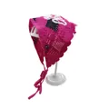 Handgefertigtes gehäkeltes Dreieckstuch in Dunkelpink mit schwarz-weißen Mustern - Einheitsgröße / Weihnachtsbuchstaben Rosenrot
