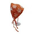 Orangefarbenes Häkel-Bandana mit weißen Schneeflockenmustern und Schnürung - Schneeflocke Orange